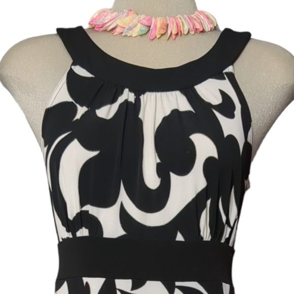 Laura  Luxury White and Black pattern 94% polyester 4% spandex Size 10. - Picture 6 of 7